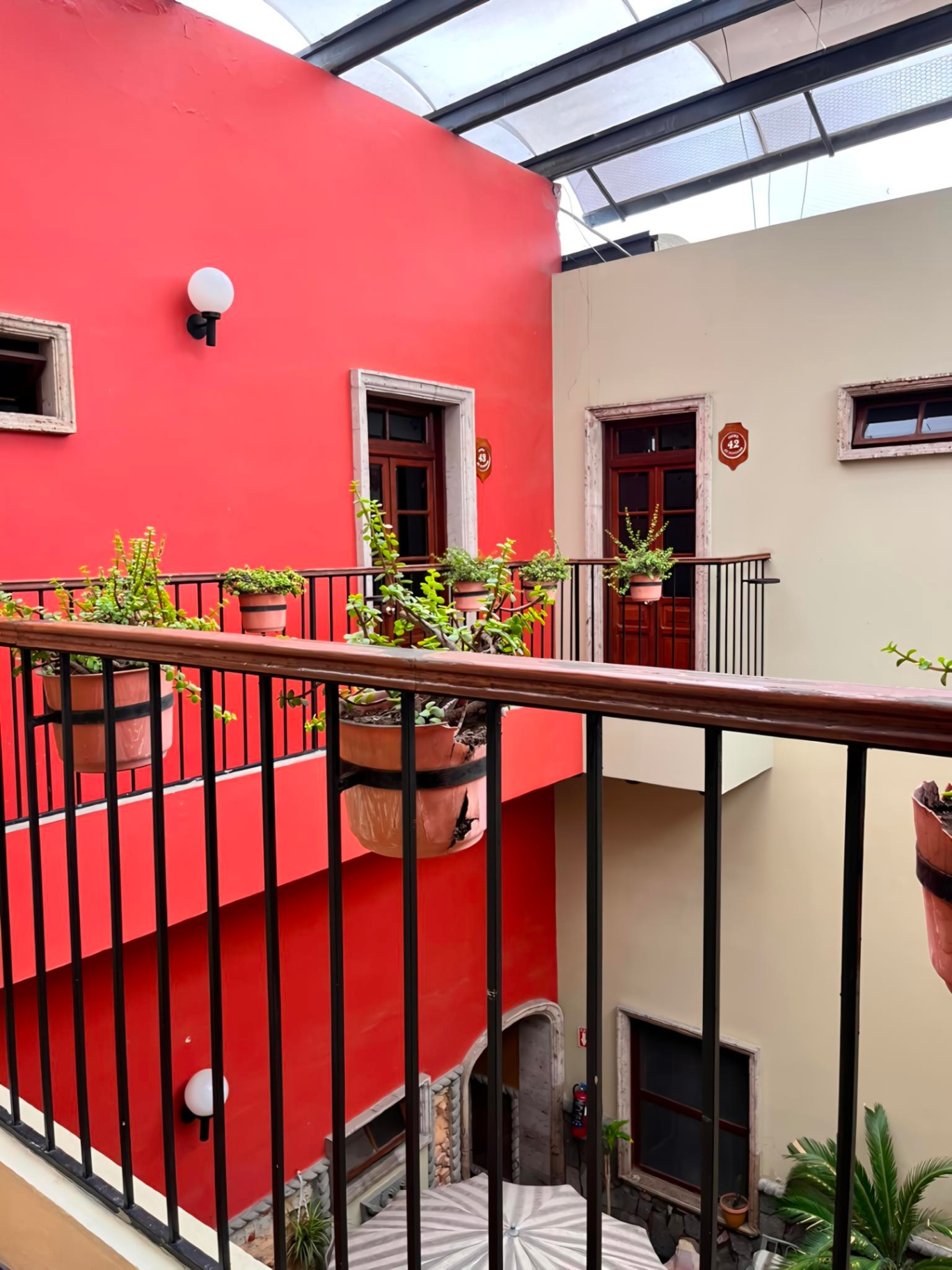 Balcón interior rojo